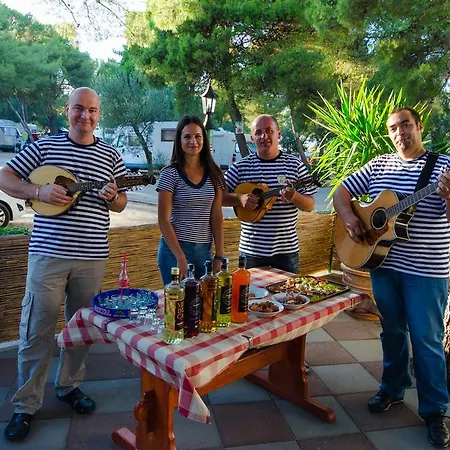 Kamp Rozac Ferienpark 3*