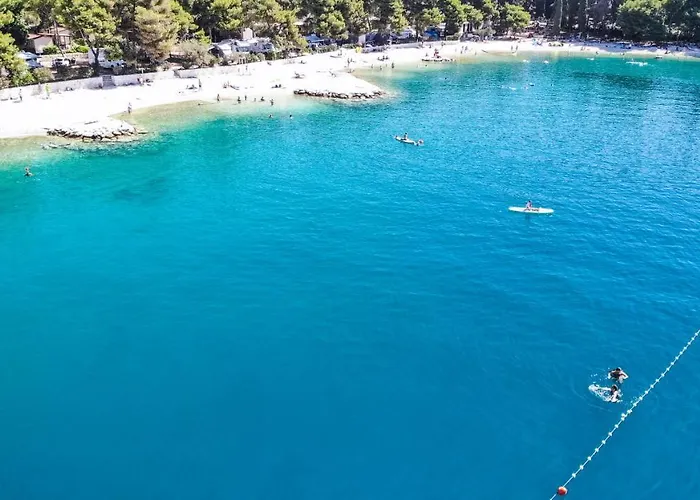 Kamp Rozac 假日公园 3*