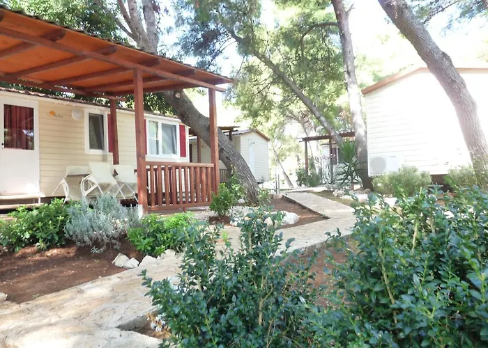 Kamp Rozac 假日公园 特罗吉尔